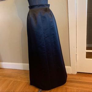 Jones New York long black skirt sz 4, NWT